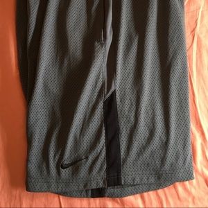 EUC Nike dark grey men’s basketball shorts. Sz M.